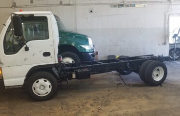 Camiones En Venta 2004 ISUZU NPR Cab Chassis, Miami, Florida