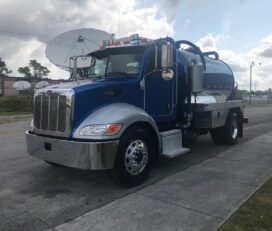 Camiones En Venta 2008 PETERBILT 335 Vacuum Truck, Miami, Florida