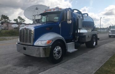 Camiones En Venta 2008 PETERBILT 335 Vacuum Truck, Miami, Florida