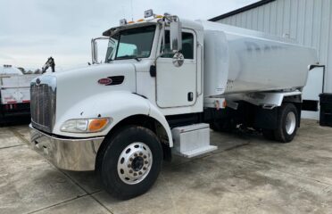 Camiones En Venta 2005 PETERBILT 335 Fuel Truck – Lube Truck, Tanker Truck, Miami, Florida