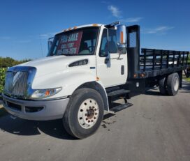 Camiones En Venta 2013 International 4300 Flatbed Truck, Miami, Florida