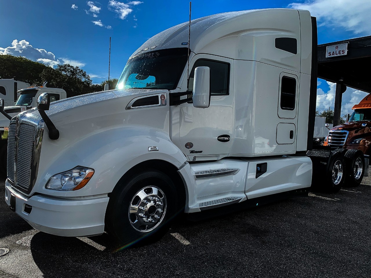 Camiones En Venta 2018 KENWORTH T680 Cabover Truck – Sleeper, Conventional – Sleeper Truck, Tractor, Miami, Florida