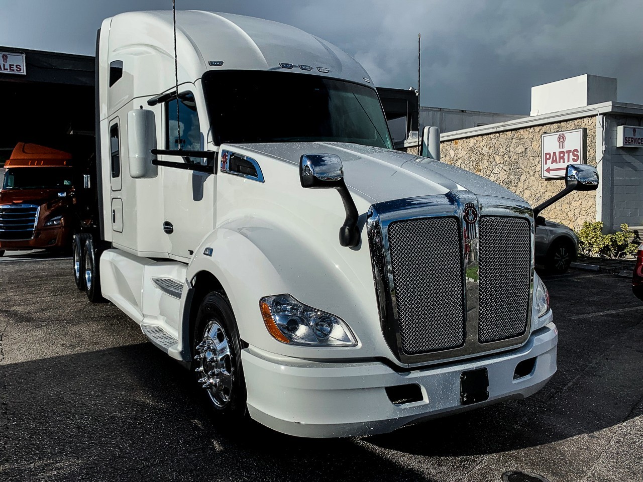 Camiones En Venta 2018 KENWORTH T680 Cabover Truck – Sleeper, Conventional – Sleeper Truck, Tractor, Miami, Florida