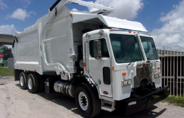 Camiones En Venta 2010 PETERBILT 320 Garbage Truck, Recycle Truck, Miami, Florida