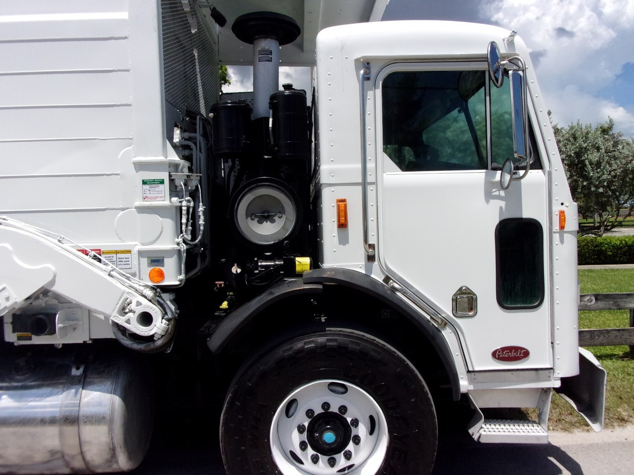 Camiones En Venta 2013 PETERBILT 320 Garbage Truck, Recycle Truck, Miami, Florida