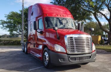 Camiones En Venta 2018 FREIGHTLINER CASCADIA Conventional – Sleeper Truck, Tractor, Miami, Florida