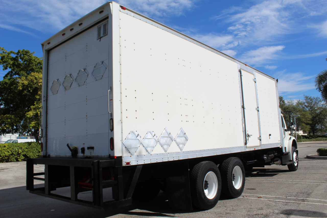 Camiones En Venta 2013 Freightliner M2 106 Box Truck – Straight Truck, Dry Van, Cutaway-Cube Van, Opa-Locka, Florida
