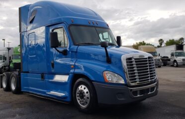 Camiones En Venta 2018 FREIGHTLINER CASCADIA Conventional – Sleeper Truck, Tractor, Miami, Florida