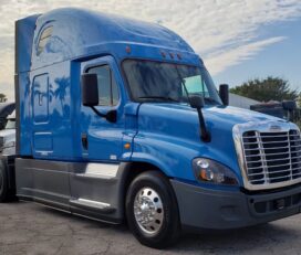 Camiones En Venta 2018 FREIGHTLINER CASCADIA Conventional – Sleeper Truck, Tractor, Miami, Florida