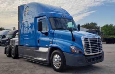 Camiones En Venta 2018 FREIGHTLINER CASCADIA Conventional – Sleeper Truck, Tractor, Miami, Florida