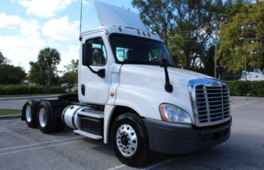 Camiones En Venta 2016 Freightliner Cascadia Conventional – Day Cab, Tractor, Opa-Locka, Florida