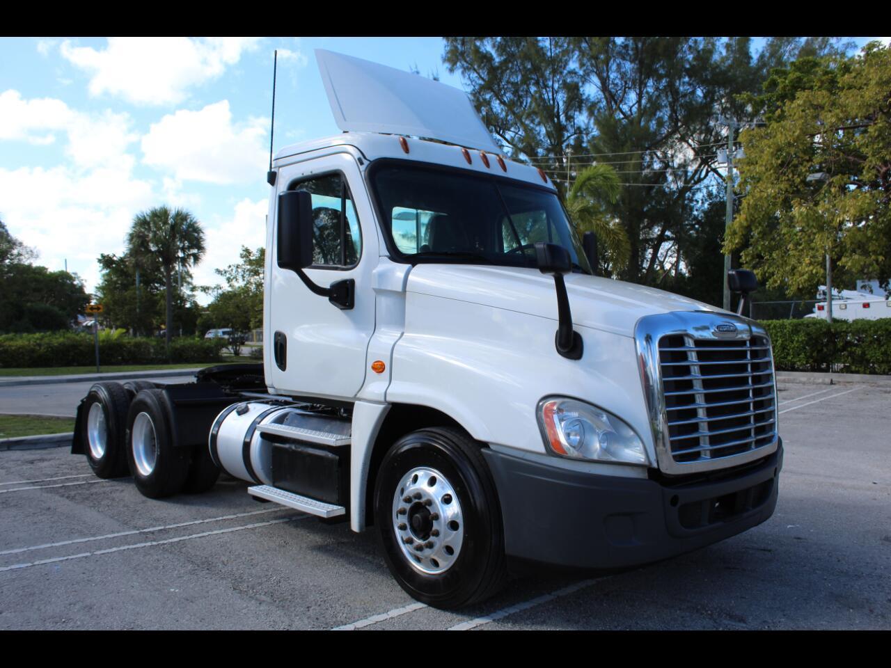 Camiones En Venta 2016 Freightliner Cascadia Conventional – Day Cab, Tractor, Opa-Locka, Florida