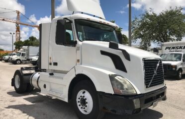 Camiones En Venta 2014 VOLVO VNL Conventional – Day Cab, Tractor, Miami, Florida