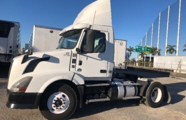 Camiones En Venta 2014 Volvo VNL42T300 Conventional – Day Cab, Tractor, Miami, Florida