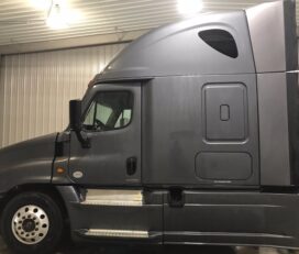 Camiones En Venta 2017 FREIGHTLINER CASCADIA Conventional – Sleeper Truck, Tractor, Miami, Florida