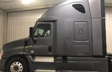 Camiones En Venta 2017 FREIGHTLINER CASCADIA Conventional – Sleeper Truck, Tractor, Miami, Florida