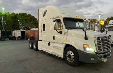 Camiones En Venta 2017 Freightliner CASCADIA 125 Conventional – Sleeper Truck, Tractor, Miami, Florida