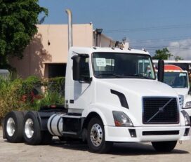 Camiones En Venta 2013 VOLVO VNL Conventional – Day Cab, Tractor, Miami, Florida