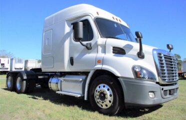 Camiones En Venta 2017 FREIGHTLINER CASCADIA Conventional – Sleeper Truck, Tractor, Opa-Locka, Florida