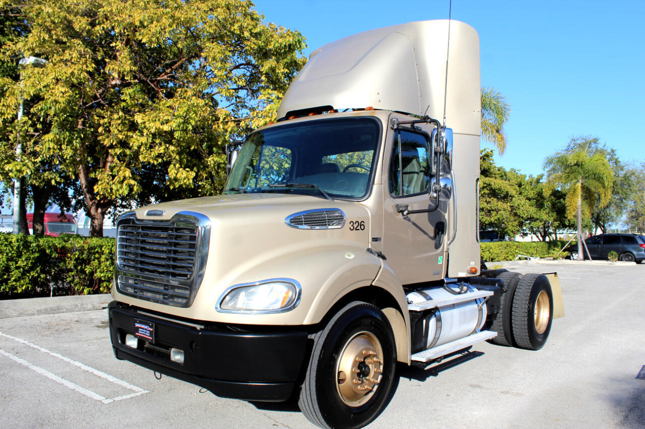 Camiones En Venta 2012 Freightliner M2 112 Conventional – Day Cab, Tractor, Opa-Locka, Florida