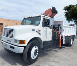 Camion de Volteo en Venta INTERNATIONAL 2001 4900  Miami, Florida Estados Unidos