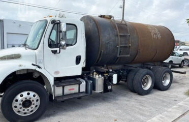 Camion de Cisterna Freightliner Business Class M2 106 2014 en Venta en Miami, Florida Estados Unidos