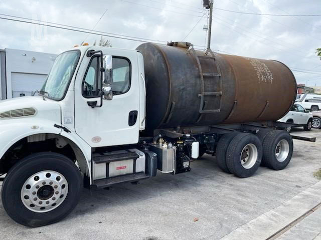 Camion de Cisterna Freightliner Business Class M2 106 2014 en Venta en Miami, Florida Estados Unidos